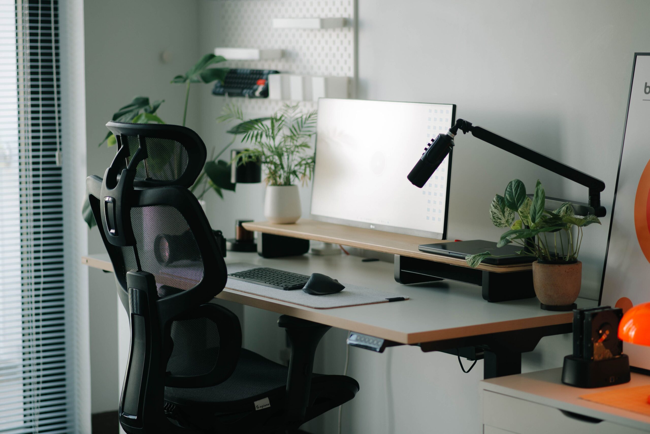 How to Set Up an Ergonomic Workspace for Better Comfort