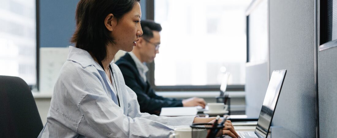 Best Sitting Position for Office Workers: Simple Tips for Better Comfort