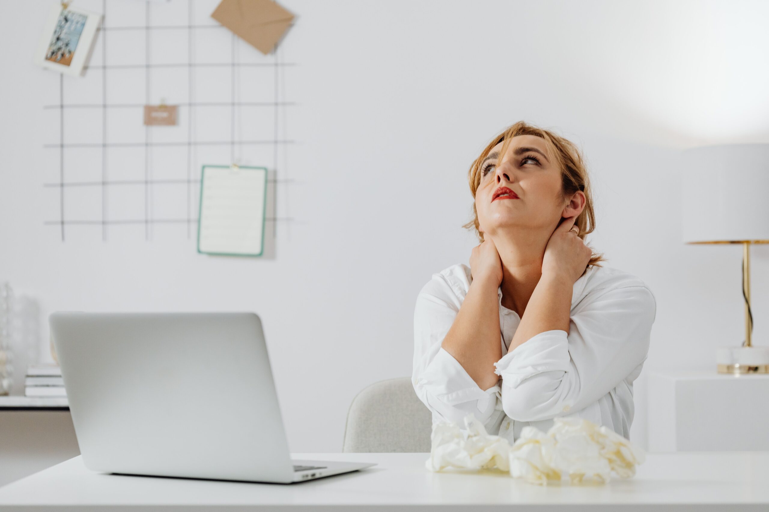 Neck Stretches for Desk Workers: Simple Ways to Relieve Neck Stiffness
