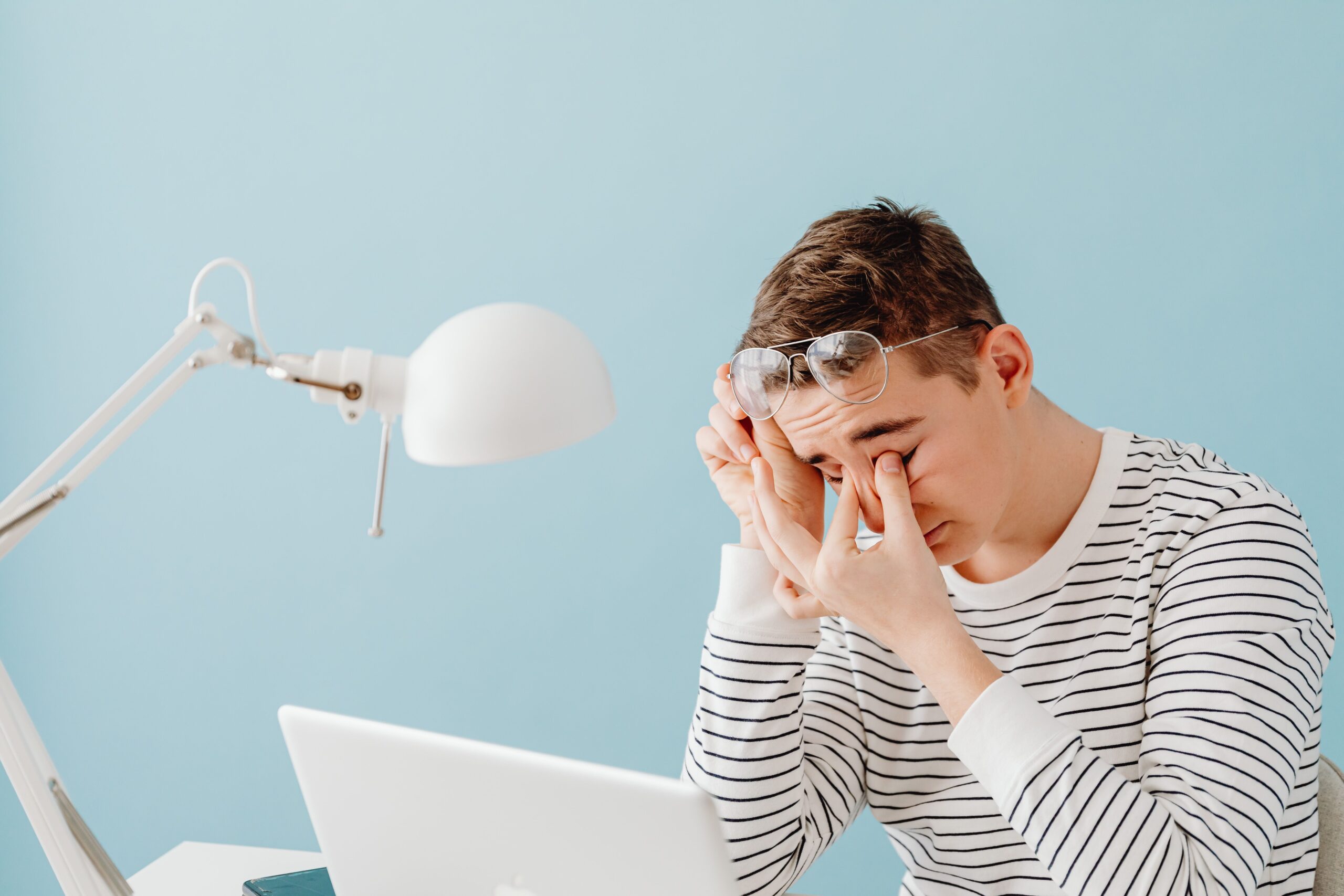Eye Strain from Computer Screens: Simple Ways to Protect Your Eyes