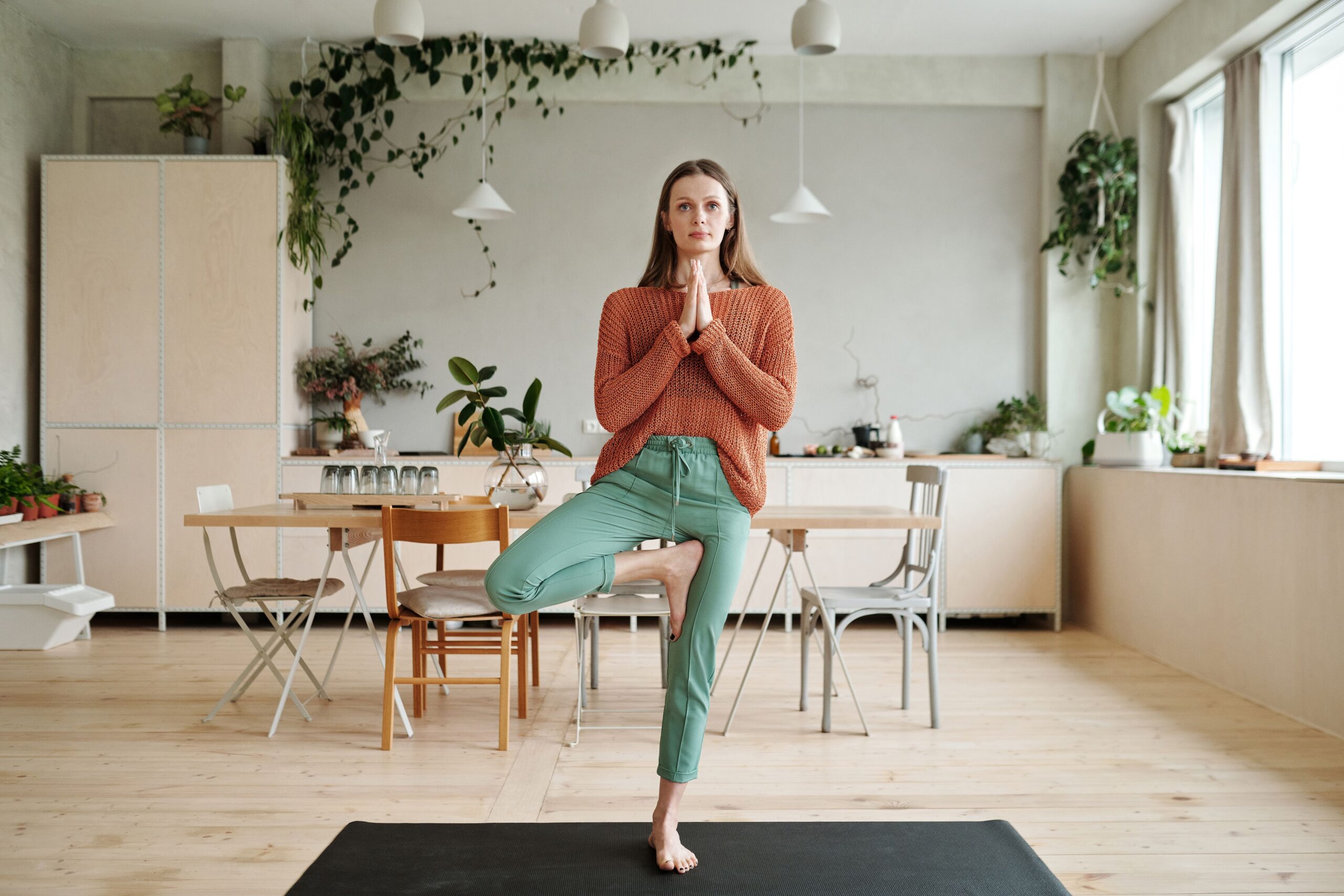 Hip Stretches for People Who Sit All Day: 7 Simple Stretches to Reduce Hip Stiffness
