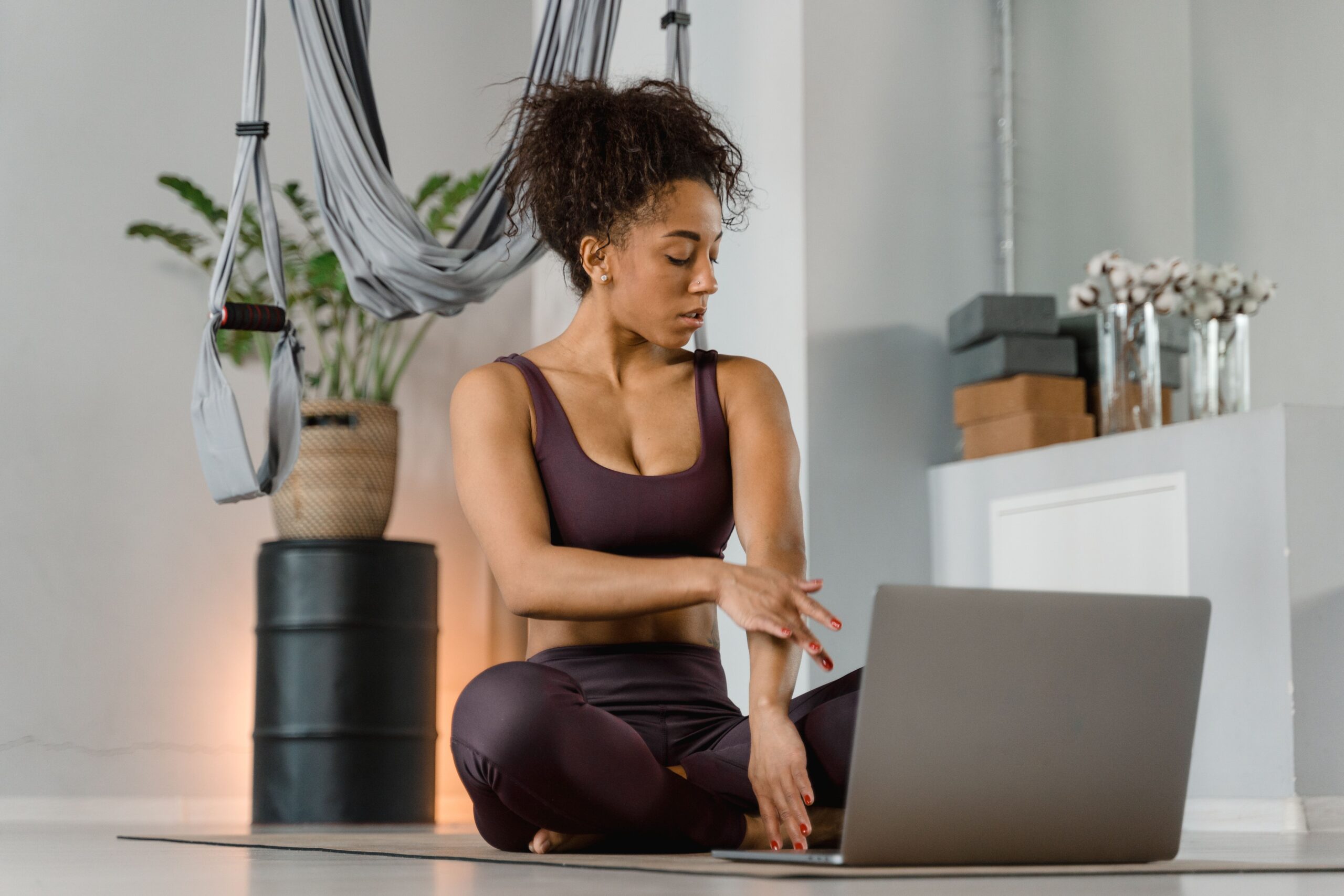 5-Minute Stretch Routine for Office Workers